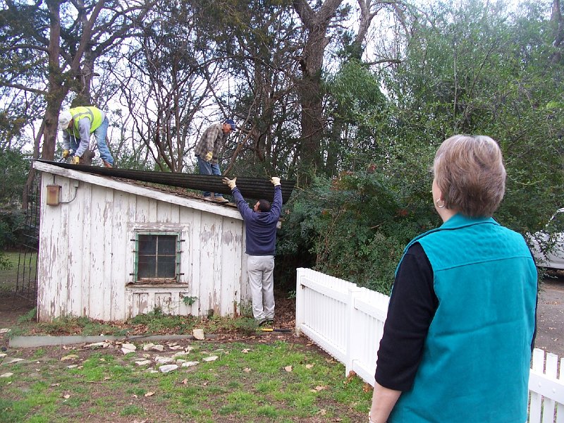 Playhouse taking off roof